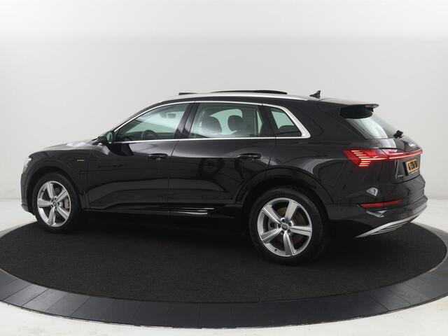 Audi e-tron e-tron 50 quattro Launch edition plus 71 kWh | SOH 90.6 | Panoramadak | Luchtvering | Adaptive cruise | Leder | Carplay | Memory | Stoelverwarming | Navi. Full map | PDC