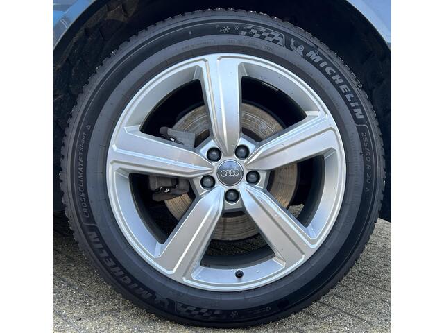 Audi e-tron e-tron 55 quattro 95 kWh 408PK | DEALERONDERHOUDEN | Zeer Nette Staat! | Luxe Lederen Stoelen Elektrisch Met Memory | Achteruitrijcamera | Virtual Mirrors | Head Up Display | Elektrische Achterklep | All Season Banden | 3 Laadkabels | 2 Sleutels | APK tot