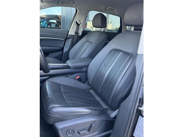 Audi e-tron e-tron 55 quattro 95 kWh 408PK | DEALERONDERHOUDEN | Zeer Nette Staat! | Luxe Lederen Stoelen Elektrisch Met Memory | Achteruitrijcamera | Virtual Mirrors | Head Up Display | Elektrische Achterklep | All Season Banden | 3 Laadkabels | 2 Sleutels | APK tot