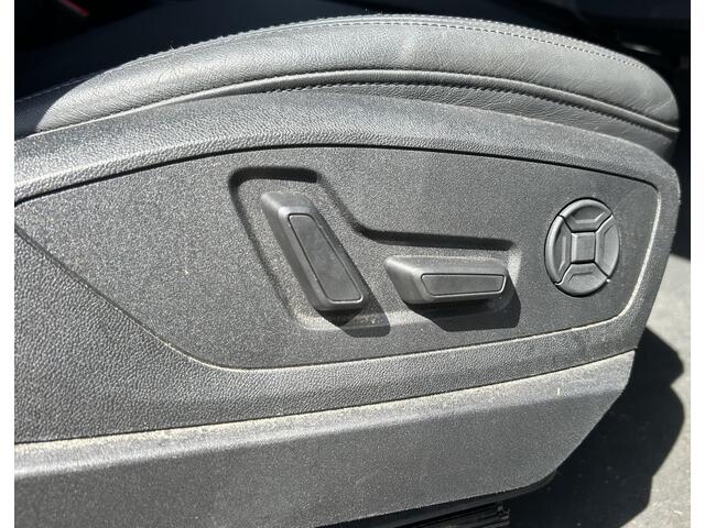 Audi e-tron e-tron 55 quattro 95 kWh 408PK | DEALERONDERHOUDEN | Zeer Nette Staat! | Luxe Lederen Stoelen Elektrisch Met Memory | Achteruitrijcamera | Virtual Mirrors | Head Up Display | Elektrische Achterklep | All Season Banden | 3 Laadkabels | 2 Sleutels | APK tot