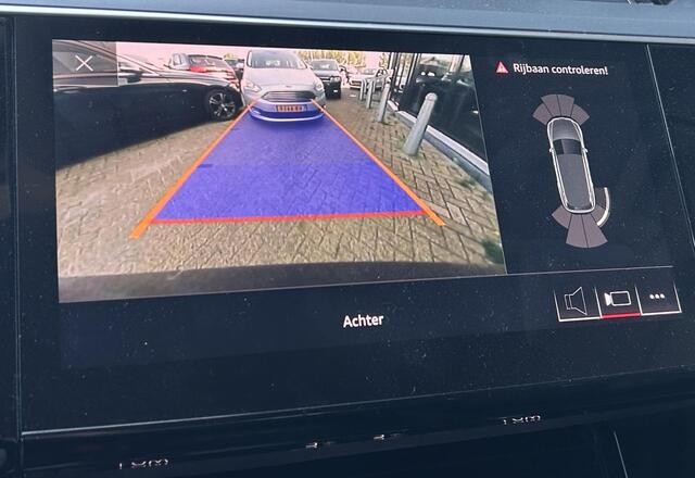 Audi e-tron e-tron 55 quattro 95 kWh 408PK | DEALERONDERHOUDEN | Zeer Nette Staat! | Luxe Lederen Stoelen Elektrisch Met Memory | Achteruitrijcamera | Virtual Mirrors | Head Up Display | Elektrische Achterklep | All Season Banden | 3 Laadkabels | 2 Sleutels | APK tot