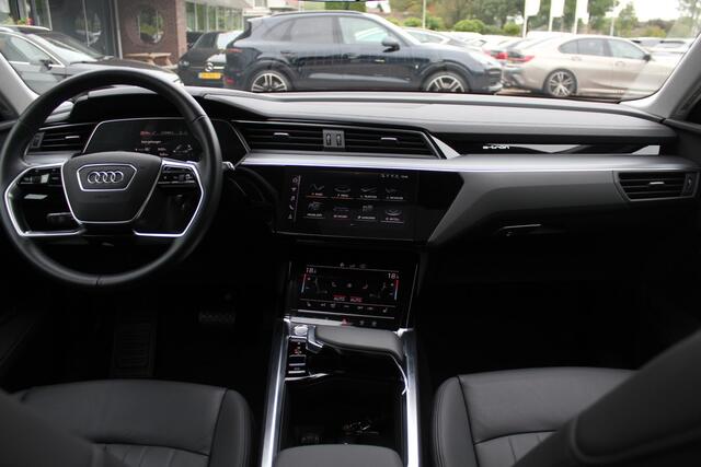 Audi e-tron e-tron 50 quattro Launch edition plus 71 kWh / Panoramadak / Camera / Luchtvering / Intr.voorverwarming / Leder&Alcantara / 20'' / Navigatie / DAB / Stoelverwarming / ACC