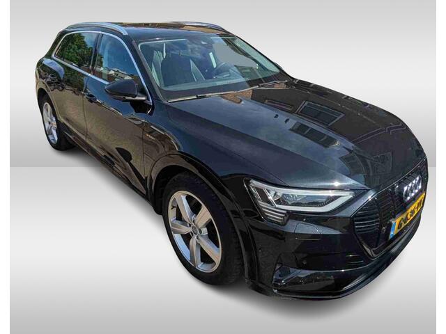 Audi e-tron e-tron 50 quattro Launch edition plus 71 kWh / Panoramadak / Camera / Luchtvering / Intr.voorverwarming / Leder&Alcantara / 20'' / Navigatie / DAB / Stoelverwarming / ACC