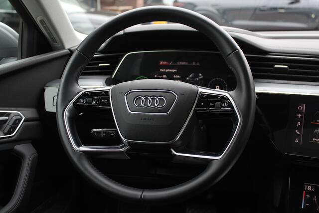 Audi e-tron e-tron 50 quattro Launch edition plus 71 kWh / Panoramadak / Camera / Luchtvering / Intr.voorverwarming / Leder&Alcantara / 20'' / Navigatie / DAB / Stoelverwarming / ACC