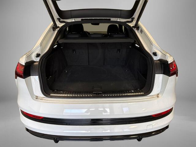 Audi e-tron Sportback 55 quattro S edition 95 kWh 408pk · SOH 99,2% · Panoramadak · 360 Camera · Bang & Olufsen Sound · Afneembare Trekhaak · Matrix LED · Apple/Android Car Play ·