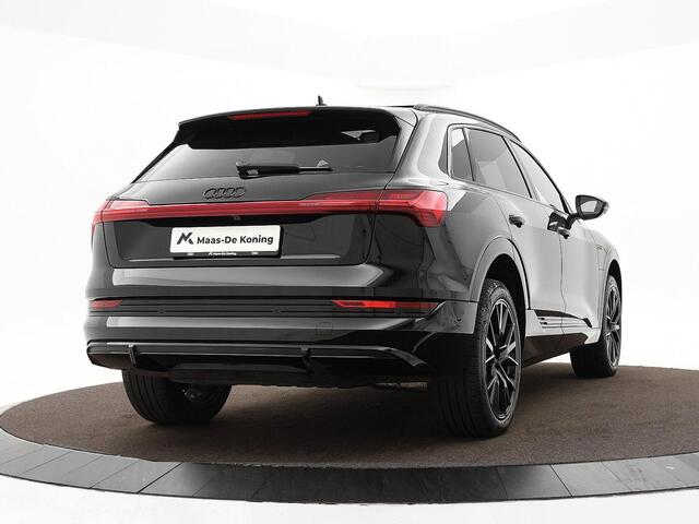 Audi e-tron 55 quattro S edition 95 kWh 408pk · Panoramadak · Camera · Luchtvering · Elek. Stoelen + Geheugen · Afneembare Trekhaak · Matrix LED · Keyless ·
