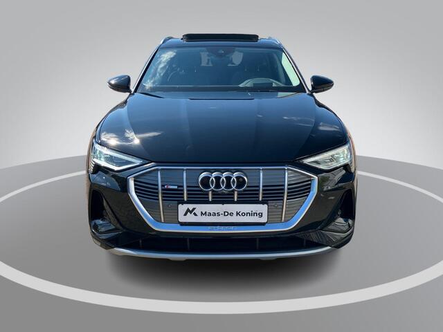 Audi e-tron Sportback 55 quattro S Line 95 kWh 300kW/408PK · Panoramadak · Camera · Stoelverwarming · Drive select · Trekhaak · Garantie t/m 18-10-2027 of 100000km.