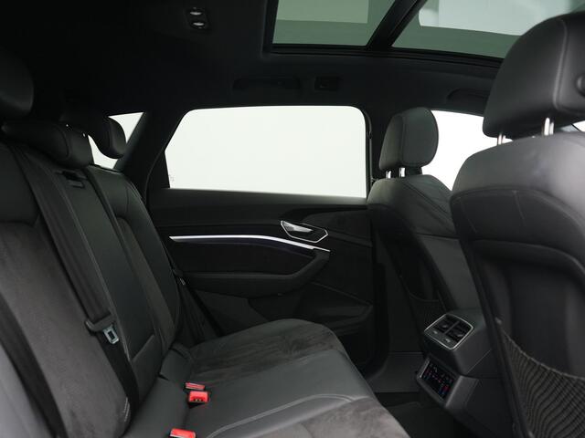 Audi e-tron 50 Quattro S Line 71 kWh 313pk Dealer O.H. | Panodak | Luchtvering | Head Up | Adaptive Cruise | Bang & Olufsen | Camera | Matrix LED | Alcantara Sportstoelen Memory & Verwarmd | Sfeerverlichting | Apple Carplay | Keyless | Blis |