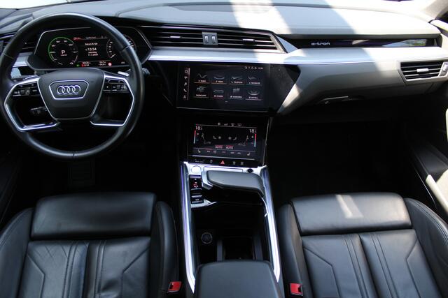 Audi e-tron e-tron 55 quattro advanced Pro Line Plus 95 kWh | SoH 92% | Incl. 12 maanden Garantie | Panorama dak | Luchtvering | Bang & Olufsen Audiosysteem | Elektrisch verstelbare stoelen met memory | Soft close | Afneembare trekhaak | 360° Camera | Adaptive cruise