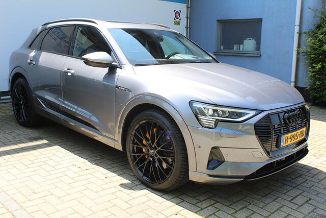 Audi e-tron e-tron 55 quattro advanced Pro Line Plus 95 kWh | SoH 92% | Incl. 12 maanden Garantie | Panorama dak | Luchtvering | Bang & Olufsen Audiosysteem | Elektrisch verstelbare stoelen met memory | Soft close | Afneembare trekhaak | 360° Camera | Adaptive cruise