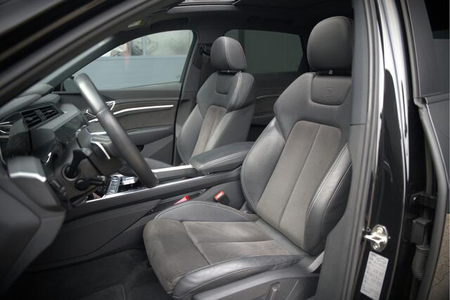 Audi e-tron e-tron 50 quattro Launch edition Black 71 kWh | Black Edition | Panoramadak | Memory Seat | Luchtvering | Adaptive Cruise Control | Keyless | Matrix LED | Trekhaak | Stoelverwarming | NAP |