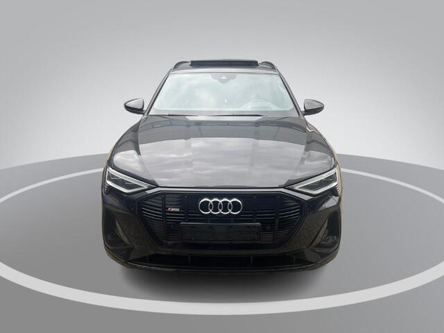 Audi e-tron 55 quattro 408pk S edition · Panoramadak · Luchtvering · 360 Camera · Apple/Android Car Play · Stoelverwarming · 21'' Inch ·