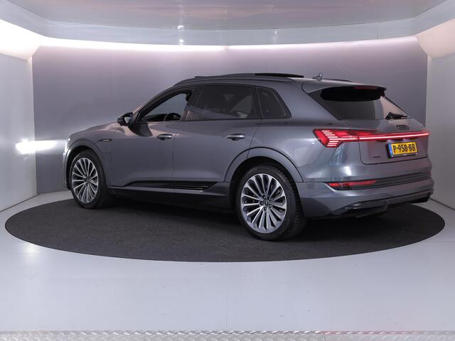 Audi e-tron 55 quattro S edition 95 kWh 408 pk | SOH 95,17% | Navigatie | Panoramadak | Parkeersensoren | Rondomzicht camera | B&O Soundsystem | Head-up display | Lederen bekleding | S-Line |