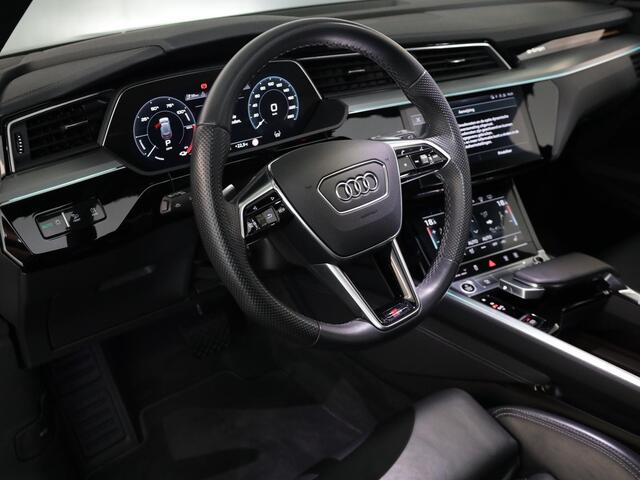Audi e-tron 55 quattro S edition 95 kWh 408 pk | SOH 95,17% | Navigatie | Panoramadak | Parkeersensoren | Rondomzicht camera | B&O Soundsystem | Head-up display | Lederen bekleding | S-Line |