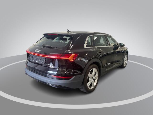 Audi e-tron e-tron 50 Quattro 313pk Launch Edition 71 kWh · Camera · Luchtvering · Afneembare Trekhaak · Stoelverwarming · Elek. Achterklep ·