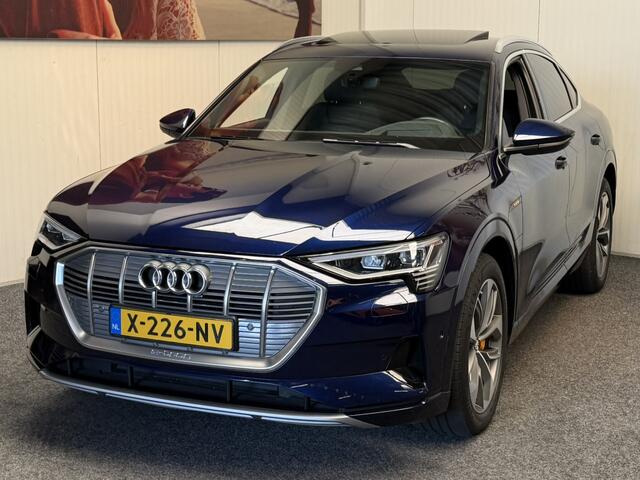 Audi e-tron SPORTBACK S-EDITION PANORAMADAK 50 QUATTRO BUSINESS EDITION PLUS 71 kWH NAVIGATIE CRUISE CONTROL HEAD-UP DISPLAY SCHUIF-KANTELDAK APPLE CARPLAY/ANDROID RIJSTROOKSENSOREN ACHTERUITRIJCAMERA AFN TREKHAAK ZEER MOOI !!