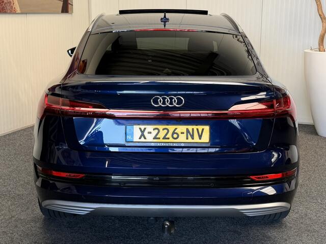 Audi e-tron SPORTBACK S-EDITION PANORAMADAK 50 QUATTRO BUSINESS EDITION PLUS 71 kWH NAVIGATIE CRUISE CONTROL HEAD-UP DISPLAY SCHUIF-KANTELDAK APPLE CARPLAY/ANDROID RIJSTROOKSENSOREN ACHTERUITRIJCAMERA AFN TREKHAAK ZEER MOOI !!