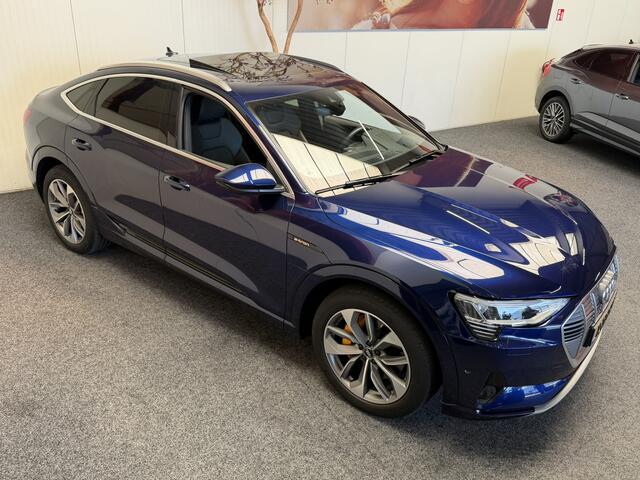Audi e-tron SPORTBACK S-EDITION PANORAMADAK 50 QUATTRO BUSINESS EDITION PLUS 71 kWH NAVIGATIE CRUISE CONTROL HEAD-UP DISPLAY SCHUIF-KANTELDAK APPLE CARPLAY/ANDROID RIJSTROOKSENSOREN ACHTERUITRIJCAMERA AFN TREKHAAK ZEER MOOI !!