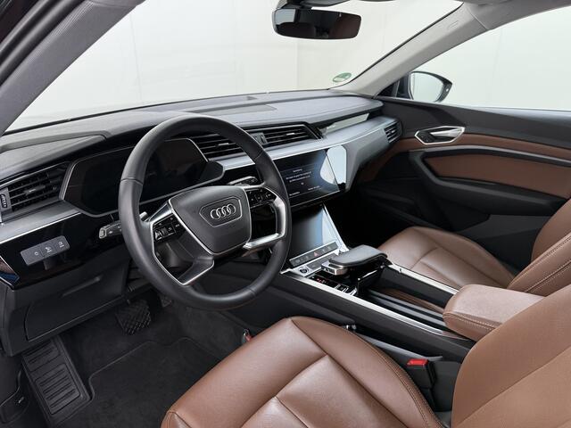 Audi e-tron 55 Quattro 408PK Edition 95kWh Leder+Verwarmd Trekhaak Elek.Achterklep Navi Ecc Lmv 20" Cruise Control Privacy Glas Led SOH 87% Isofix DAB Bluetooth Lane Assist Virtual Cockpit 1.800KG Trekhaak Origineel Nederlandse Auto