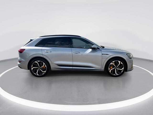 Audi e-tron 55 300kW/408PK S Line 95Kwh · SOH 94,6% · Panoramadak · Leder/Alcantara · 360°Camera + Parkeersensoren · Stoelverwarming ·