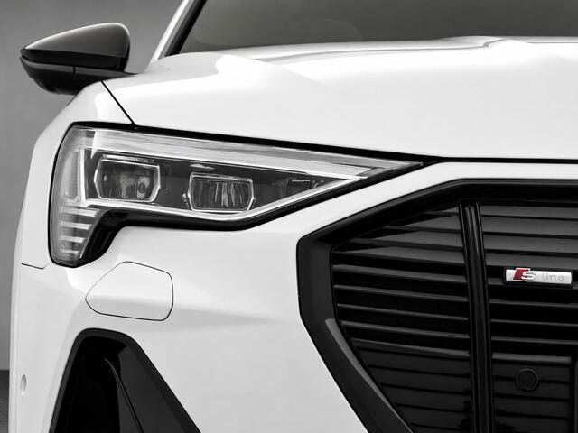 Audi e-tron Sportback 55 quattro S edition 95 kWh 408pk · SOH 99,2% · Panoramadak · 360 Camera · Bang & Olufsen Sound · Afneembare Trekhaak · Matrix LED · Apple/Android Car Play ·