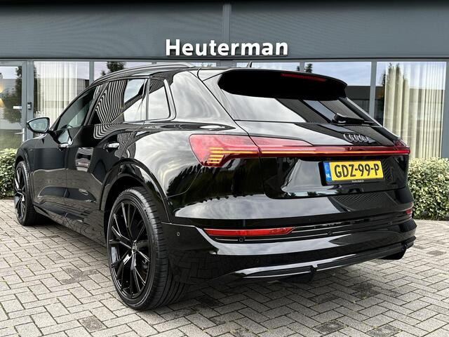 Audi e-tron 50 Quattro S Line Black/RS Stoelen/Pano/93%SOH Audi e-tron 50 Quattro S Line Black/ RS Stoelen/ Pano/ Sfeer