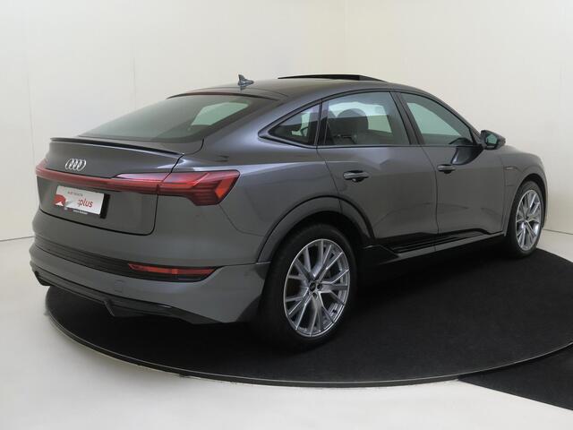 Audi e-tron Sportback 55 quattro S edition 95 kWh | SoH 100% | Panoramadak | Trekhhaak | Luchtvering | Lederen bekleding 'Dinamica' | Matrix LED verlichting | Cruise control | Stoelverwarming | Navigatie Plus |