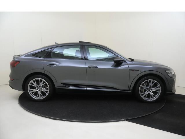Audi e-tron Sportback 55 quattro S edition 95 kWh | SoH 100% | Panoramadak | Trekhhaak | Luchtvering | Lederen bekleding 'Dinamica' | Matrix LED verlichting | Cruise control | Stoelverwarming | Navigatie Plus |