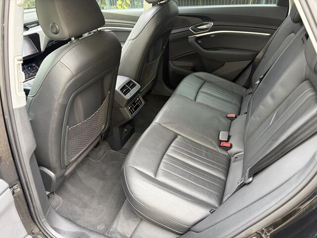 Audi e-tron 50 quattro Business edition Plus 71 kWh / AUTOMAAT / PANORMADAK / TREKHAAK / NAVI / MEMORY / 88dkm!