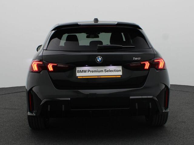BMW 1-SERIE 120 M Sportpakket Pro | Premium Pack | Stuurwielrand Verwarmd | Comfort Access | Driving Assistant Plus | Harman Kardon | 19''