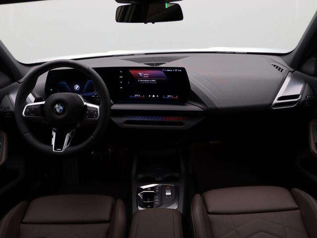 BMW 1-SERIE 120 M Sportpakket Pro | Premium Pack | Stuurwielrand Verwarmd | Comfort Access | Driving Assistant Plus | Harman Kardon | 19''
