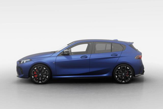 BMW 1-SERIE M135 xDrive BMW 1 Serie M135i xDrive | M Sport Pro | Premium Pack | Harman-Kardon sound system