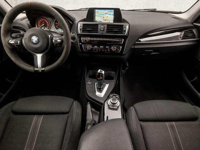 BMW 1-SERIE 118i Sportline Automaat (NAVIGATIE, CLIMATE, M SPORT STUUR, GETINT GLAS, SPORTSTOELEN, PARKEERSENSOREN, CRUISE, LED KOPLAMPEN, TREKHAAK, NIEUWE APK, NIEUWSTAAT)