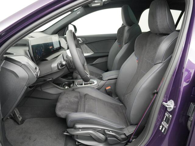 BMW 1-SERIE 120 M Sport Design Edition | 19 inch | Glazendak | Zwart Dak |