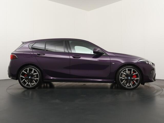 BMW 1-SERIE 120 M Sport Design Edition | 19 inch | Glazendak | Zwart Dak |