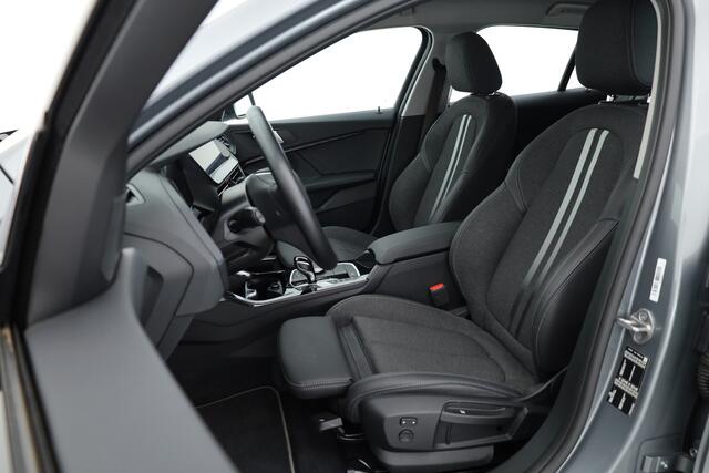 BMW 1-SERIE 120i | CarPlay | Navi | PDC V+A | Stoel-Stuurver. | Cruise