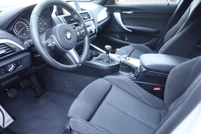 BMW 1-SERIE 118i M Sport ALCANTARA/STOF STOELVERWARMING CRUISE NAVI CLIMA 17"LMV-(BMW-M) ENZ.