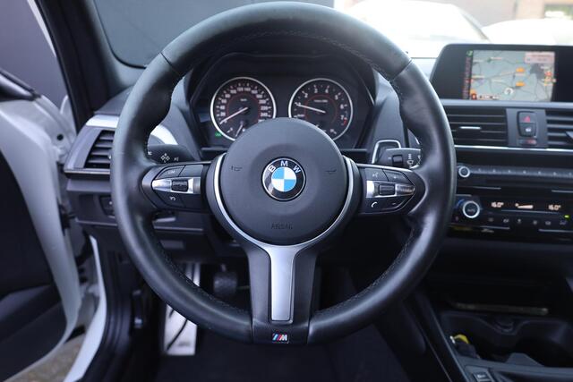 BMW 1-SERIE 118i M Sport ALCANTARA/STOF STOELVERWARMING CRUISE NAVI CLIMA 17"LMV-(BMW-M) ENZ.