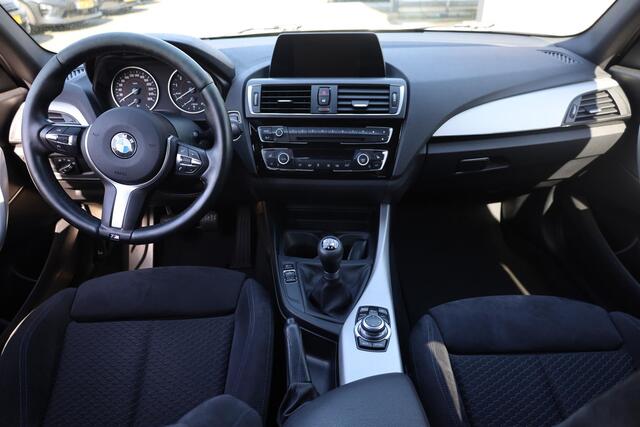BMW 1-SERIE 118i M Sport ALCANTARA/STOF STOELVERWARMING CRUISE NAVI CLIMA 17"LMV-(BMW-M) ENZ.