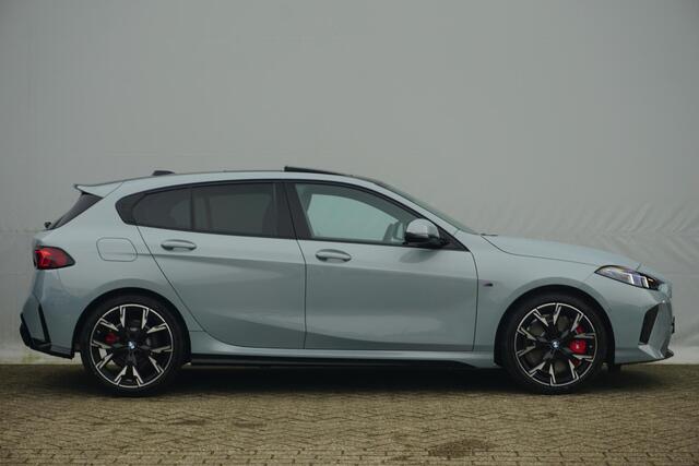 BMW 1-SERIE 5-deurs 120 M Sportpakket Pro 19'' / Panoramadak / Harman Kardon / Comfort Acces