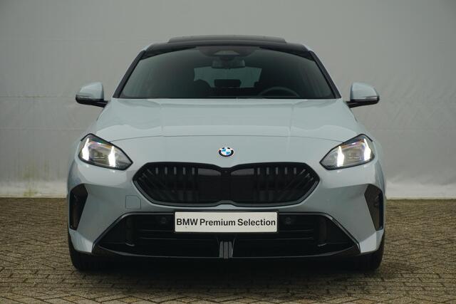 BMW 1-SERIE 5-deurs 120 M Sportpakket Pro 19'' / Panoramadak / Harman Kardon / Comfort Acces