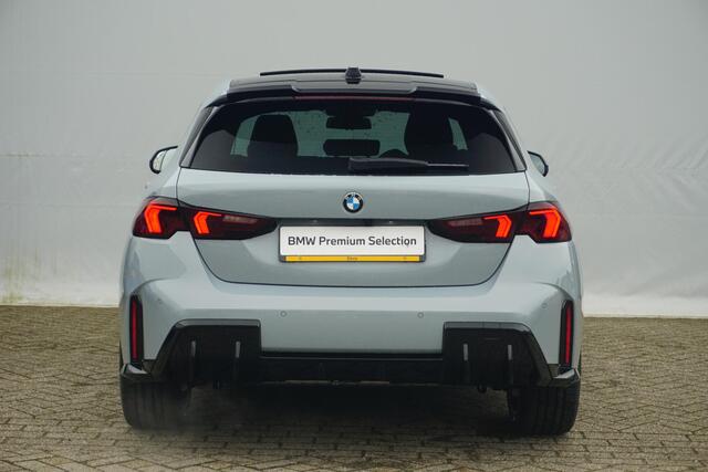 BMW 1-SERIE 5-deurs 120 M Sportpakket Pro 19'' / Panoramadak / Harman Kardon / Comfort Acces