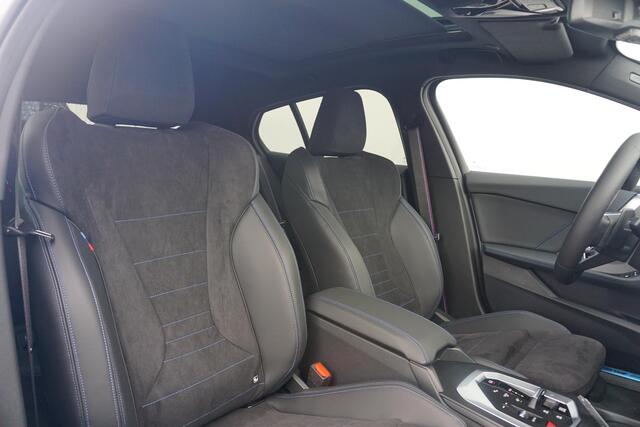 BMW 1-SERIE 5-deurs 120 M Sportpakket Pro 19'' / Panoramadak / Harman Kardon / Comfort Acces