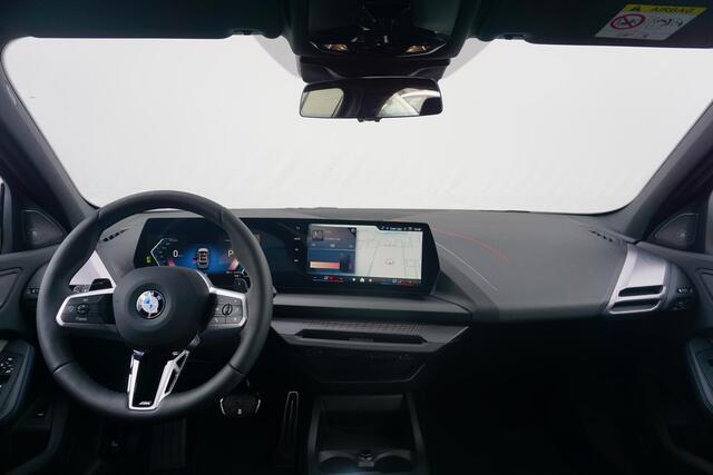 BMW 1-SERIE 5-deurs 120 M Sportpakket Pro 19'' / Panoramadak / Harman Kardon / Comfort Acces