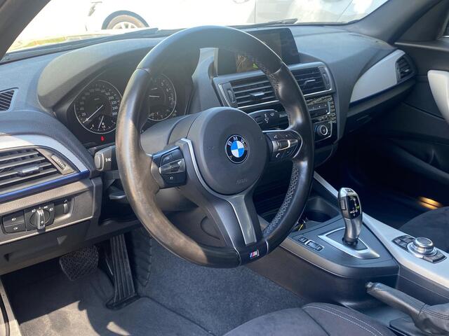 BMW 1-SERIE 118i Corporate Lease Executive / Navigatie / Alcantara / Climate controle / Parkeersensoren achter / Lichtmetaal 17 inch /
