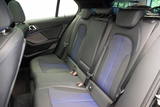 BMW 1-SERIE M135i xDrive Executive |Pano|HUD|H&K|Virtual|Dodehoek|