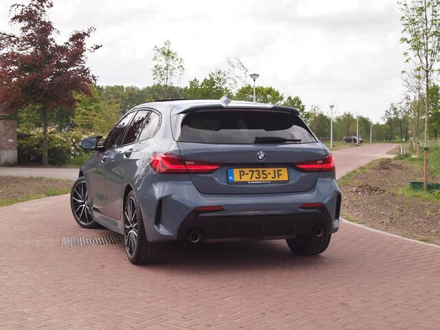 BMW 1-SERIE 120i Business Edition | Panoramadak | Camera | Apple Carplay | M-pakket | Schaalstoelen |