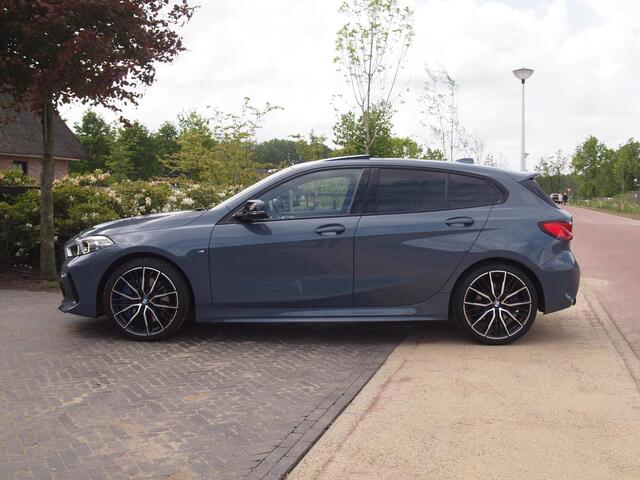 BMW 1-SERIE 120i Business Edition | Panoramadak | Camera | Apple Carplay | M-pakket | Schaalstoelen |