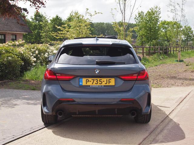 BMW 1-SERIE 120i Business Edition | Panoramadak | Camera | Apple Carplay | M-pakket | Schaalstoelen |