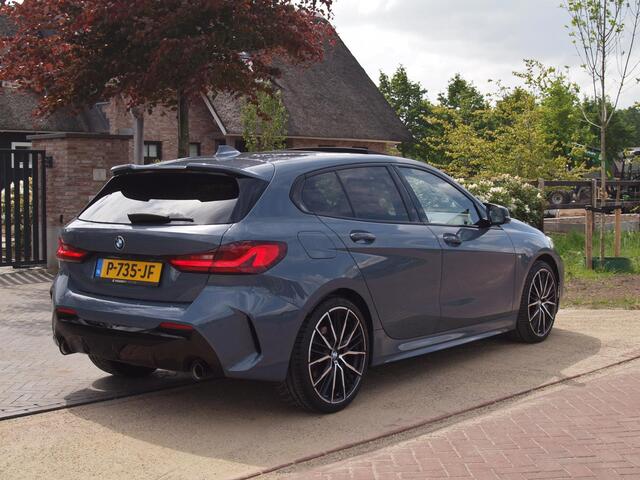 BMW 1-SERIE 120i Business Edition | Panoramadak | Camera | Apple Carplay | M-pakket | Schaalstoelen |
